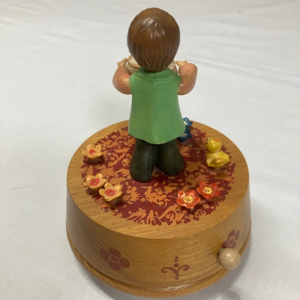 Vintage ANRI Wood Carved Music Box Boy Birthday Cake Happy Birthday Italy EUC - Picture 6 of 7